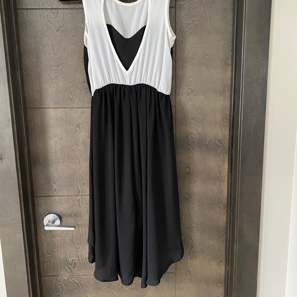 Finn & Clover Heart back Asymetrical cut out dress - Picture 3 of 6